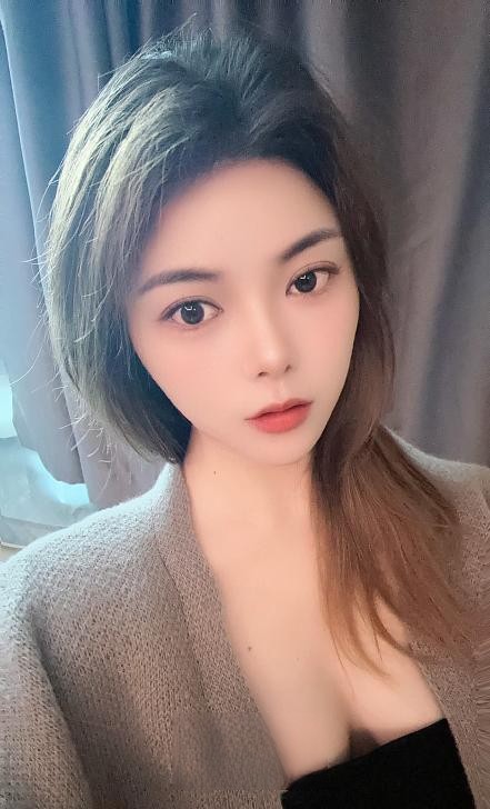 服务很好胸大身材好