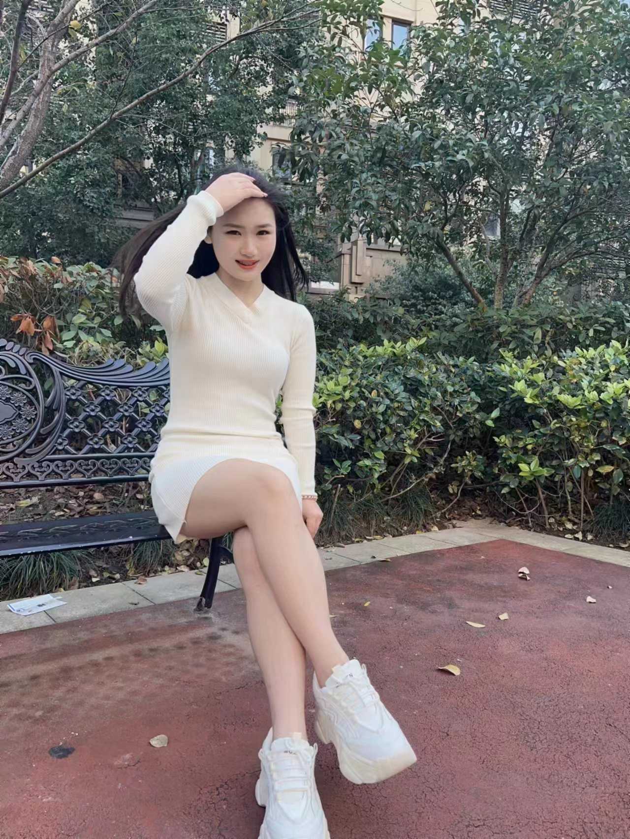 美胸小姐姐制服挺多