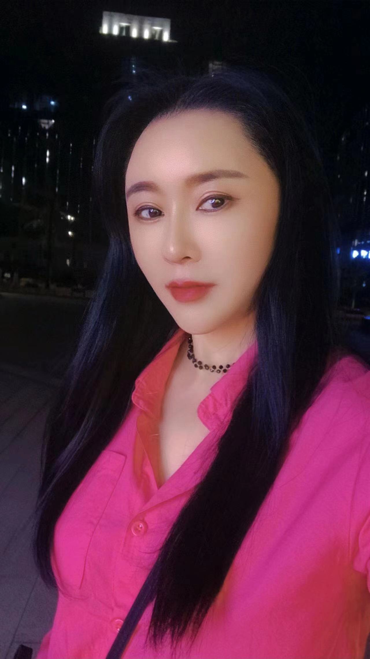 南湖区性感美女蔷薇花