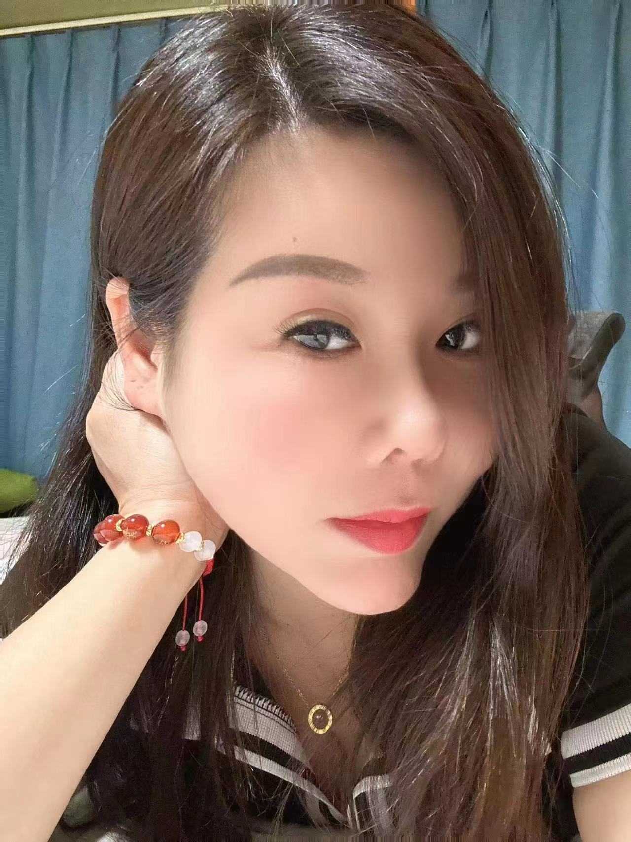 西乡性感美女车灯很大