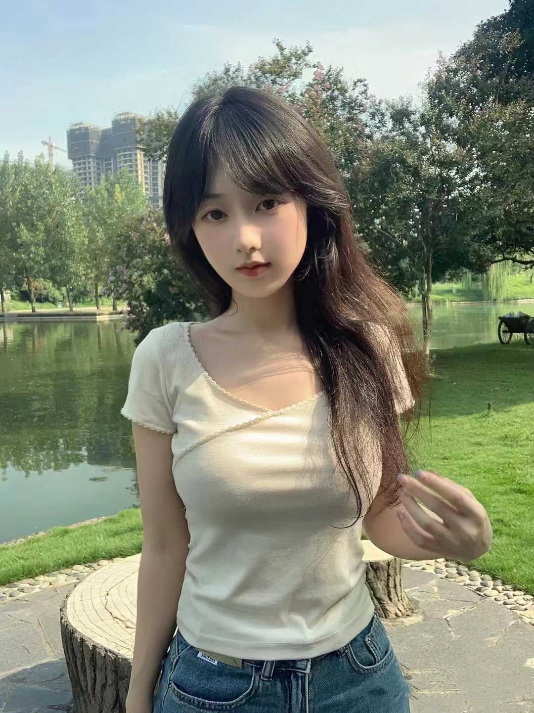 皮肤光滑屁股很有弹性