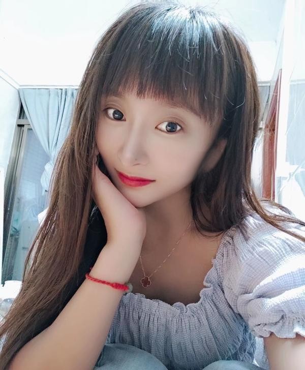 妹子身材娇小的妹子