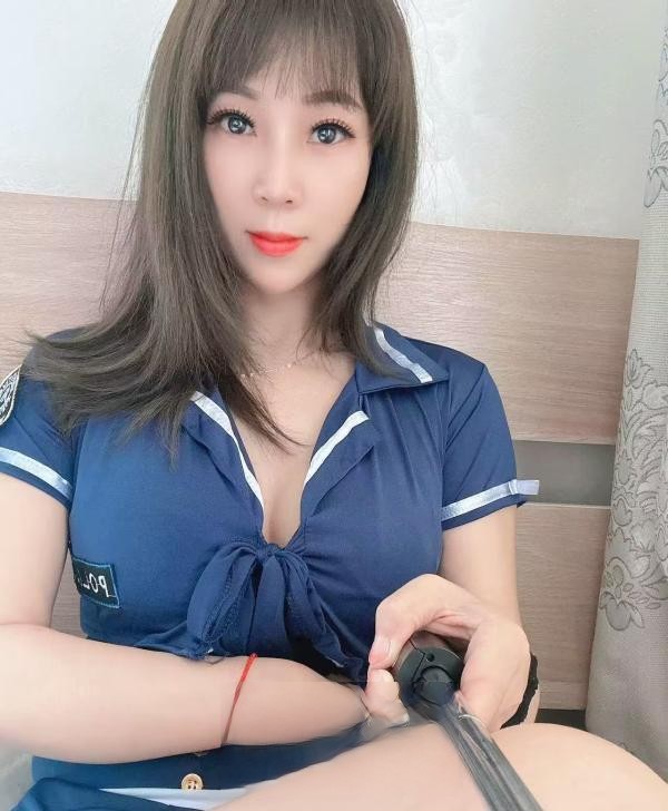 颜值不错身材高挑的妹子