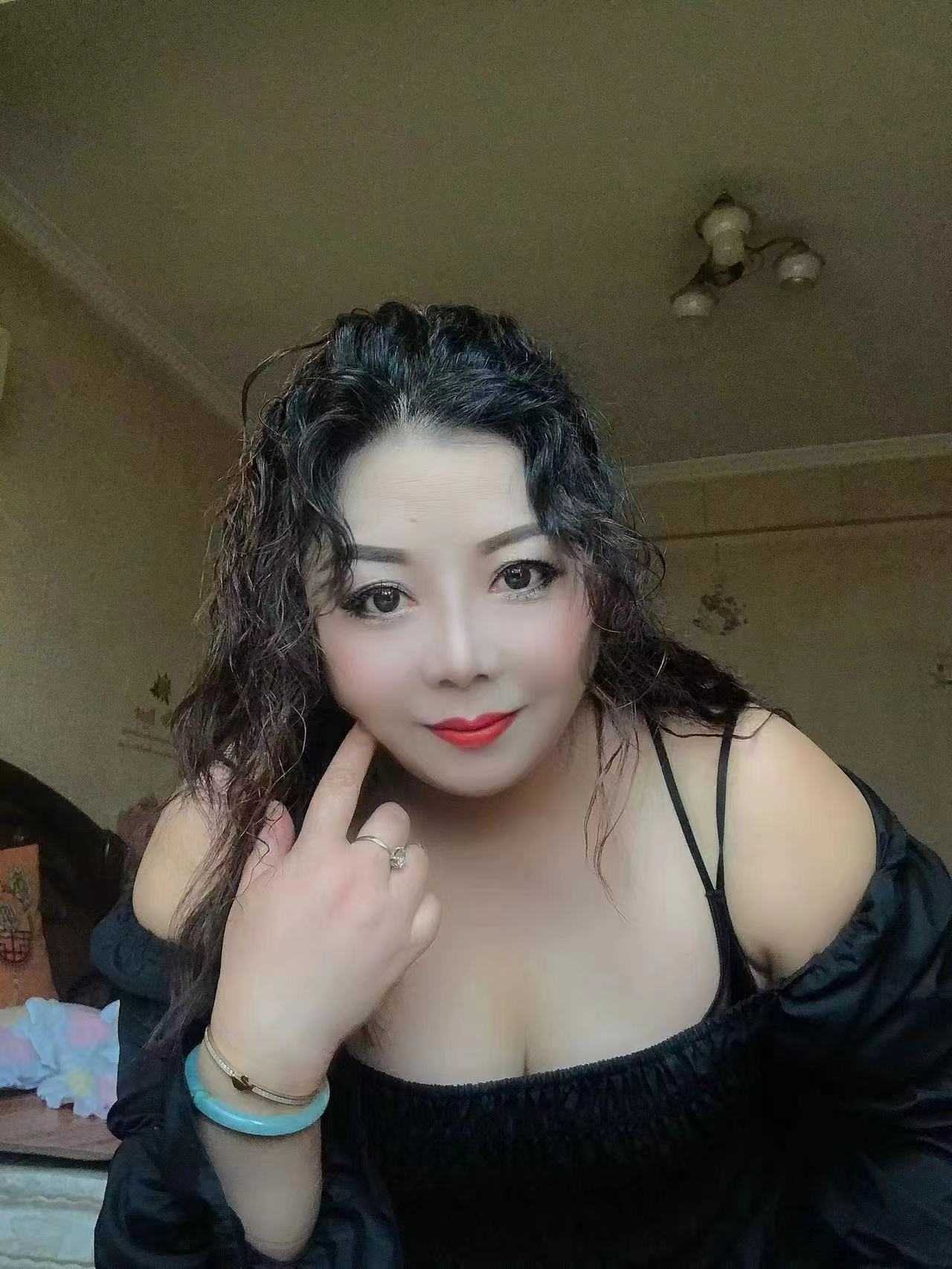 丰臀美乳的熟女