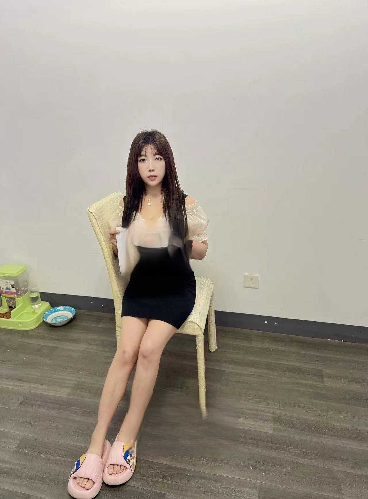 很喜欢后入的小姐姐