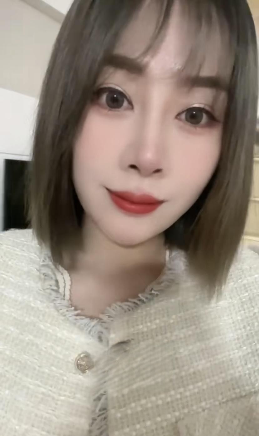 皮肤很不错的妹子