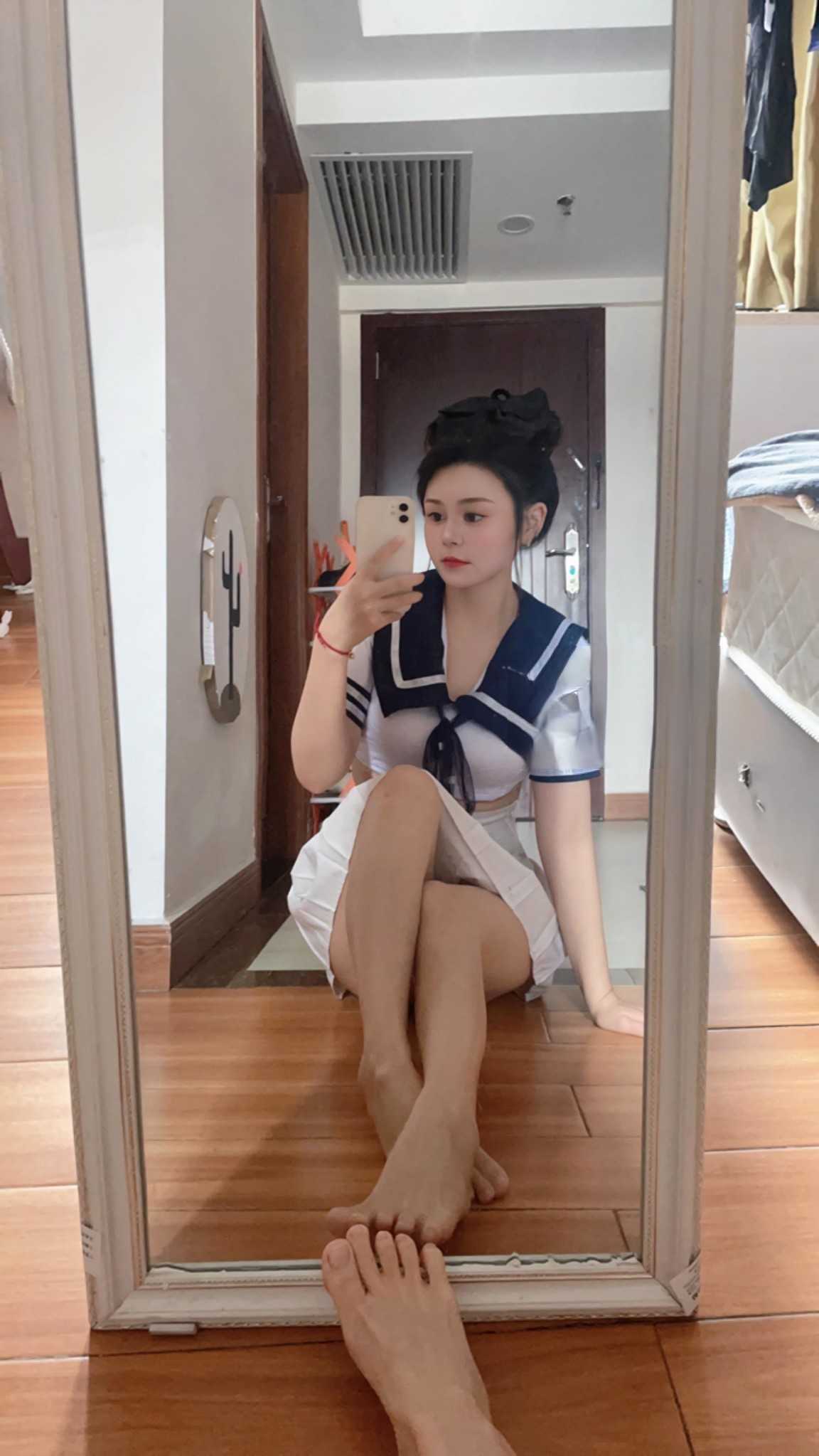 微胖性感小美女一位