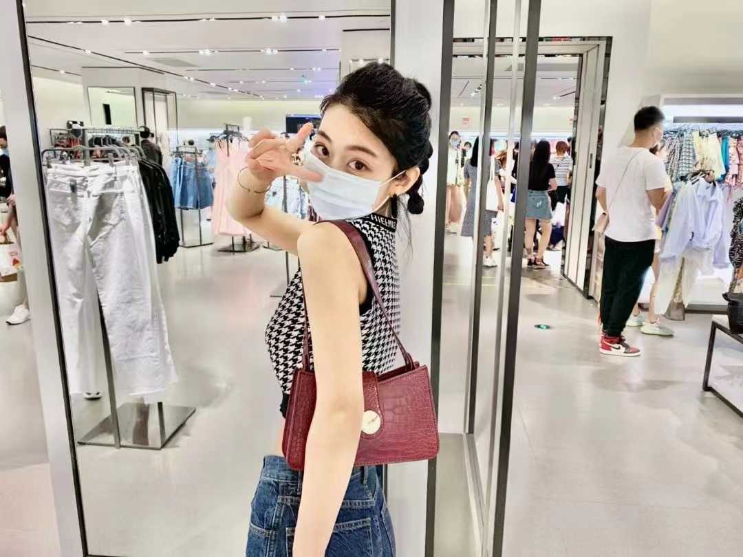 西山区漂亮小新疆妹