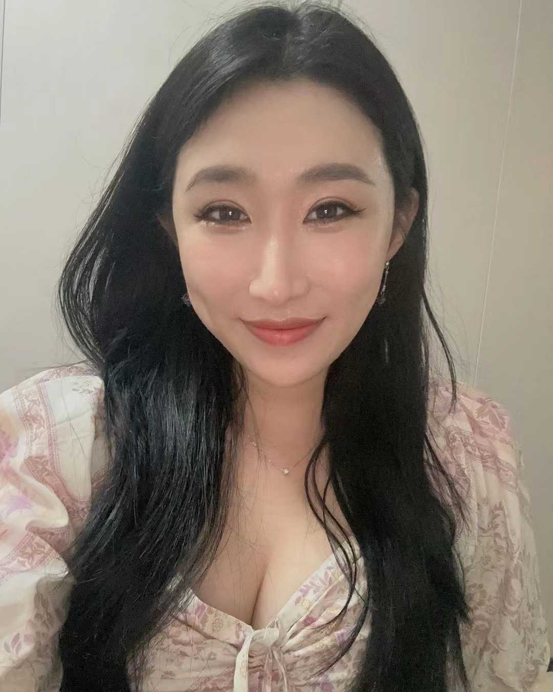 大胸水多多姐姐