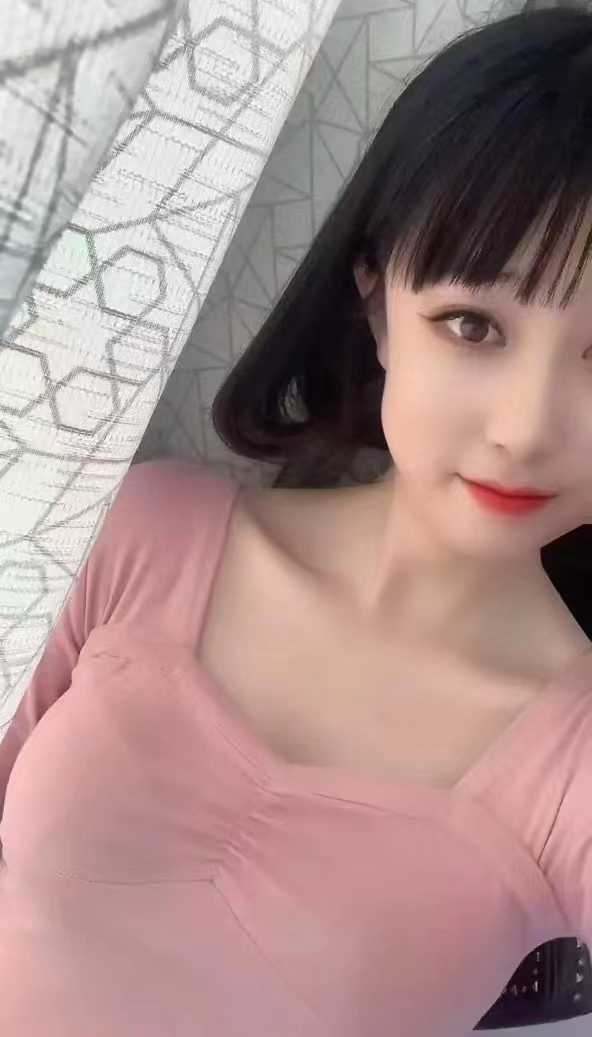 性感的小嘴唇很满意