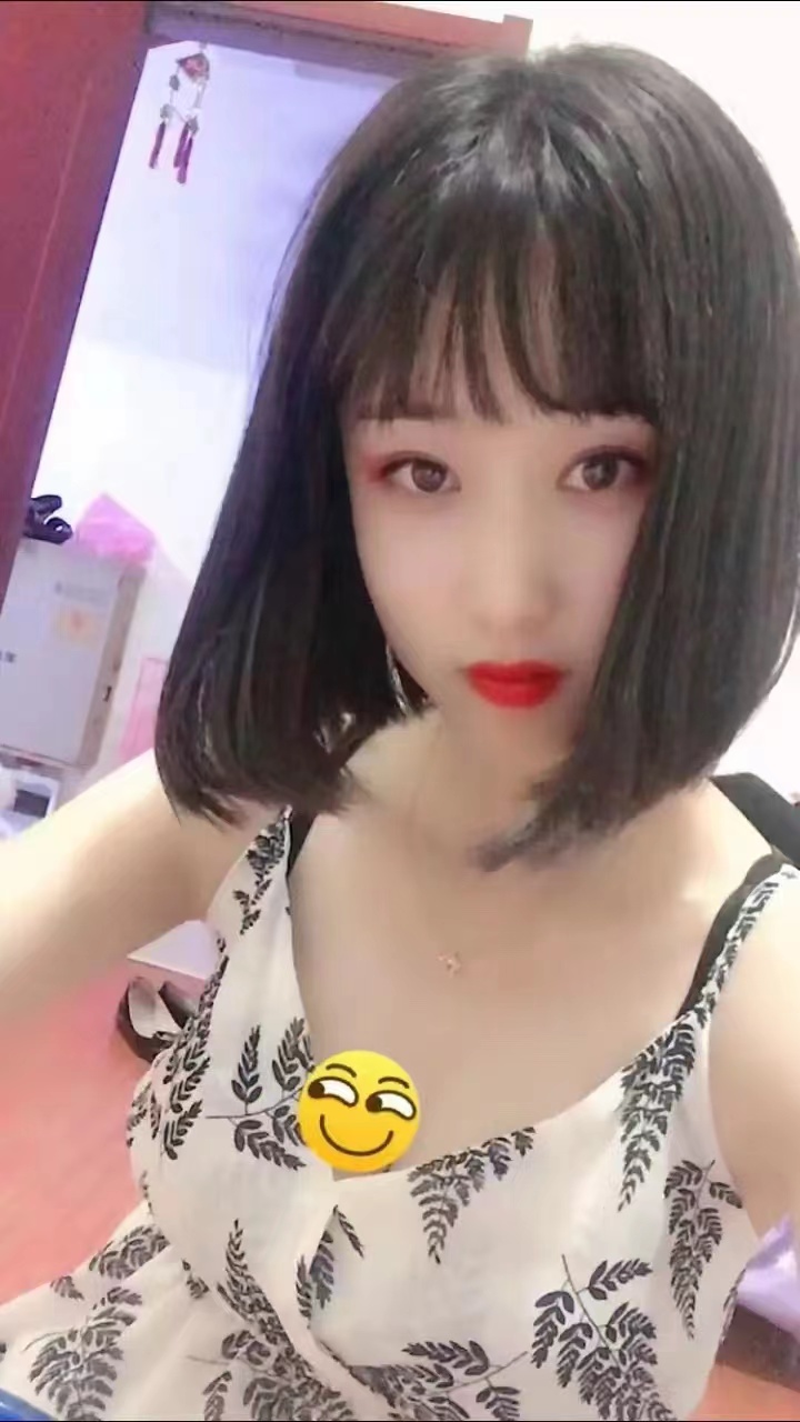 性感的小嘴唇很满意