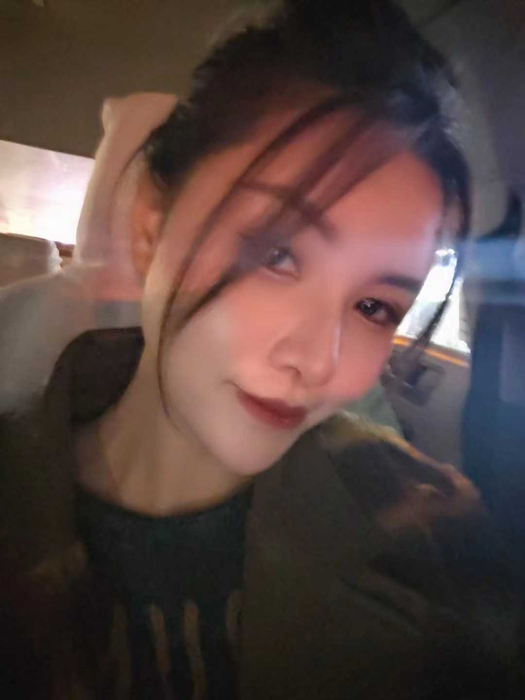 主打抓龙筋的小姐姐