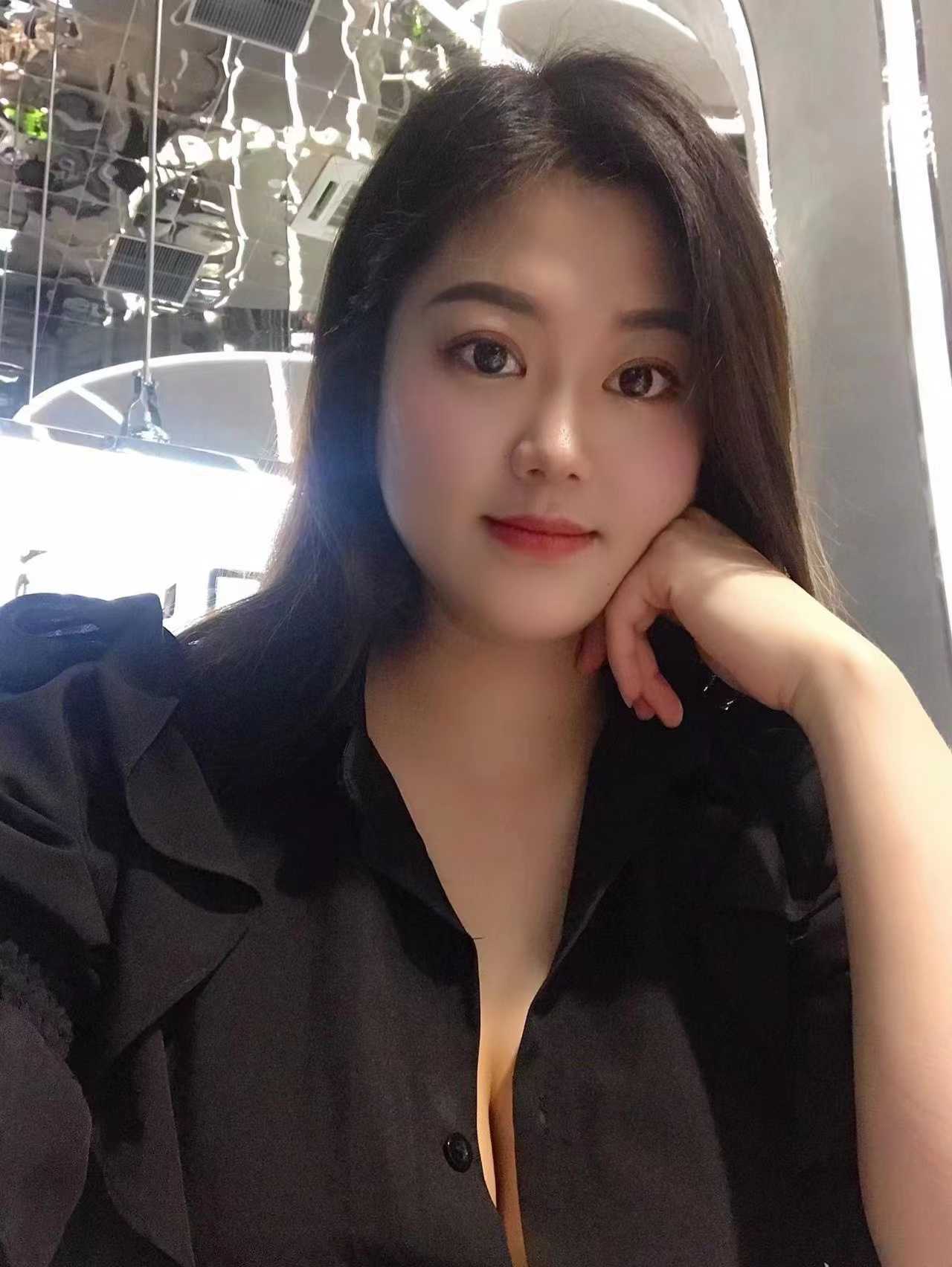 建国北路大胸妹服务系