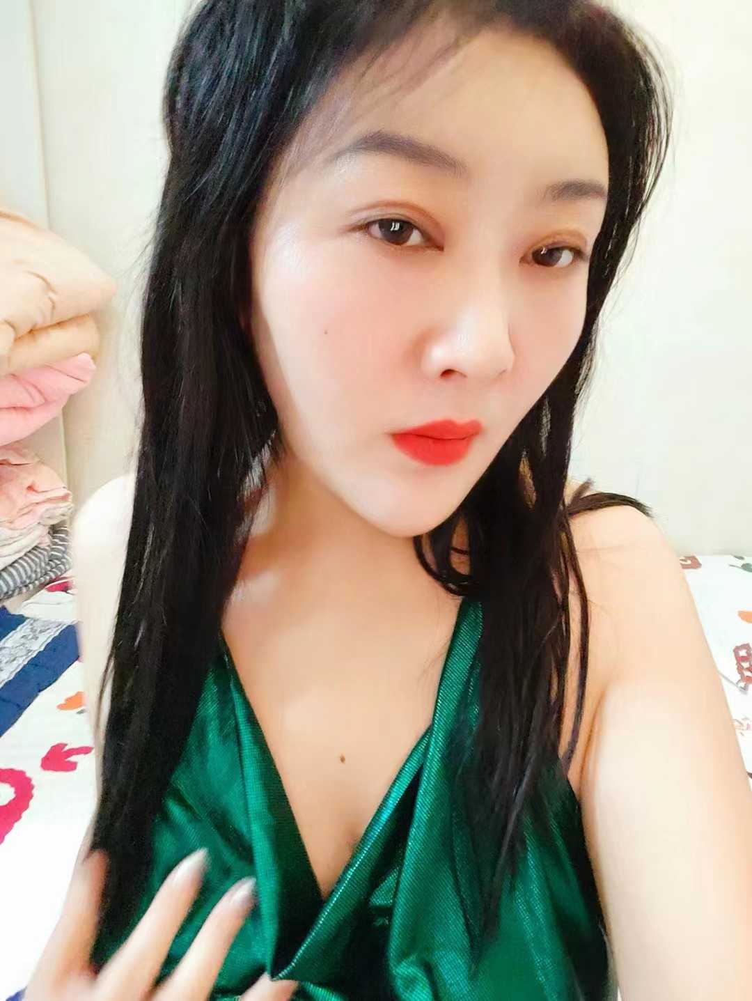 很适合卸货的少妇