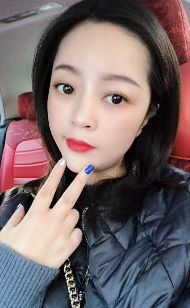 天鹅湖丰满大胸小少妇