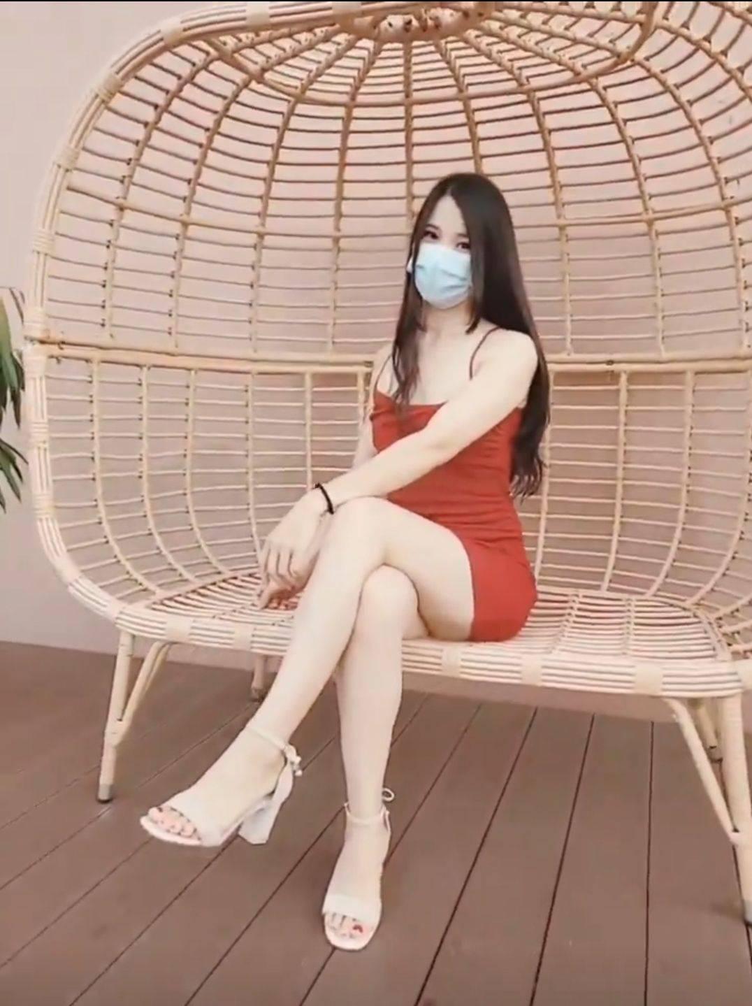 女秘书露露