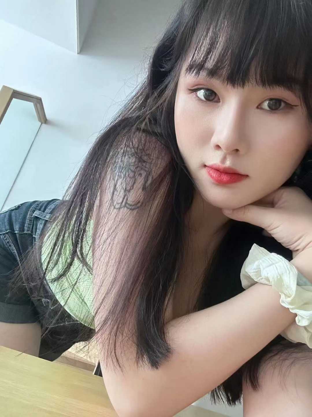 美甲美女佛系约很好聊