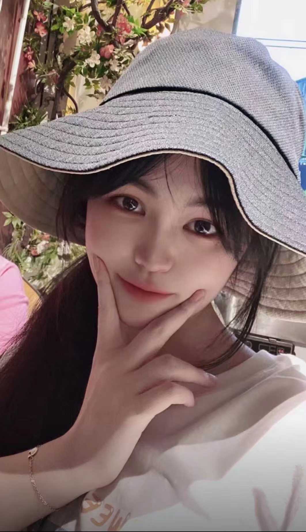 美甲美女佛系约很好聊