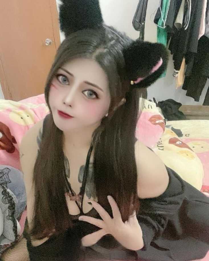 纹身妹妹皮肤白