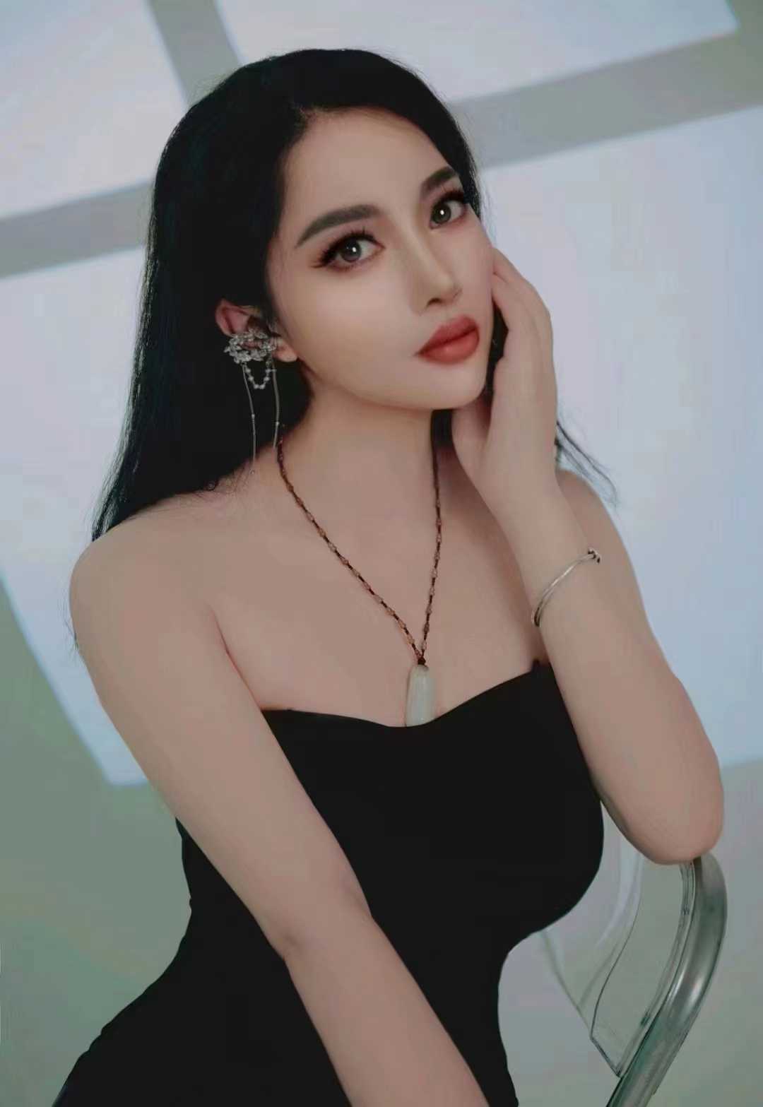 中东混血，米娜