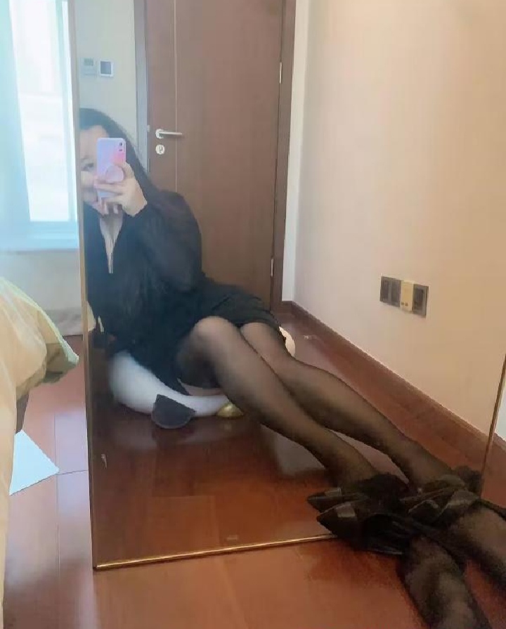 长腿丰满性感大胸御姐