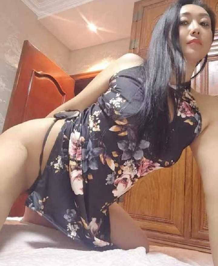 诱惑力十足一字马小姐姐