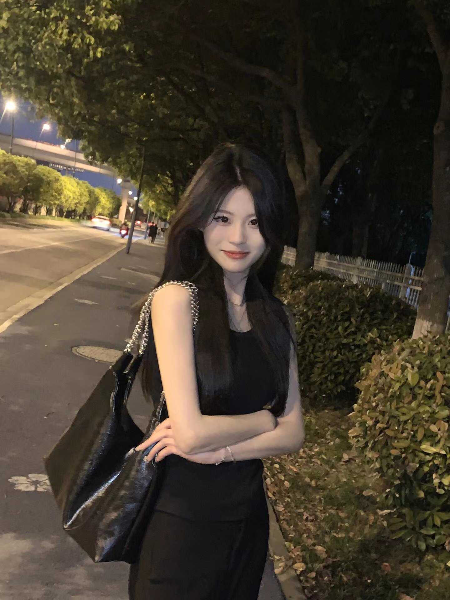 性价比很高的漂亮妹子