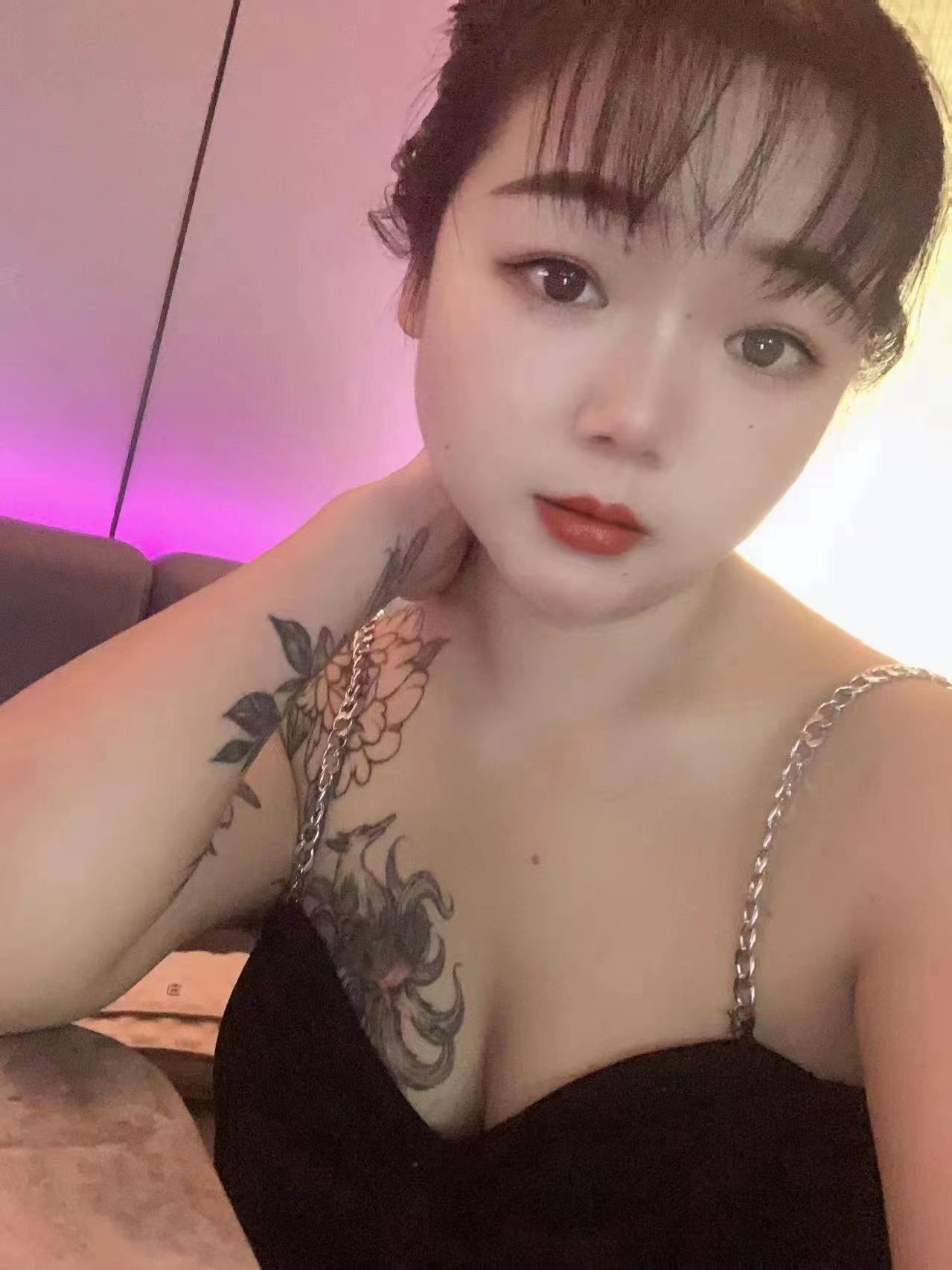 有纹身的小姐姐一位