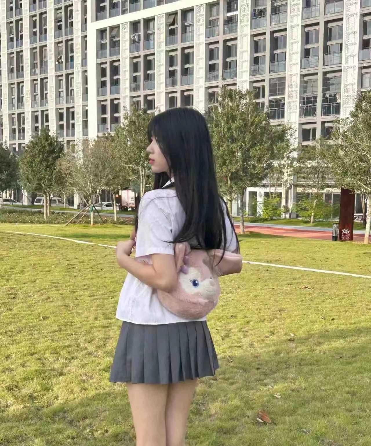 性感火辣刚下水的小姐姐