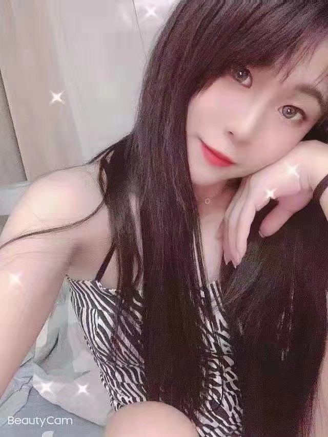 制服很多的00后妹子