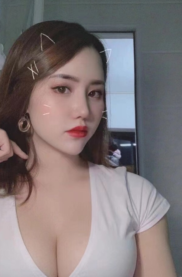 年轻貌美的笑笑