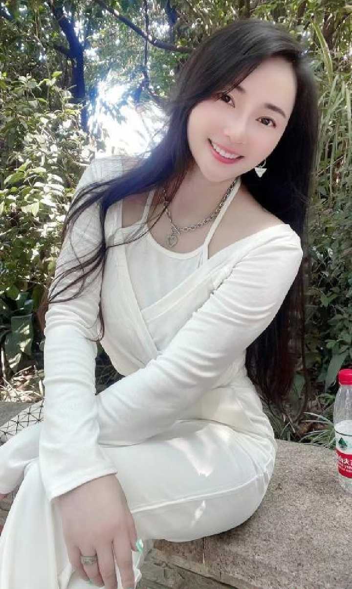 海珠丰满性感贝贝