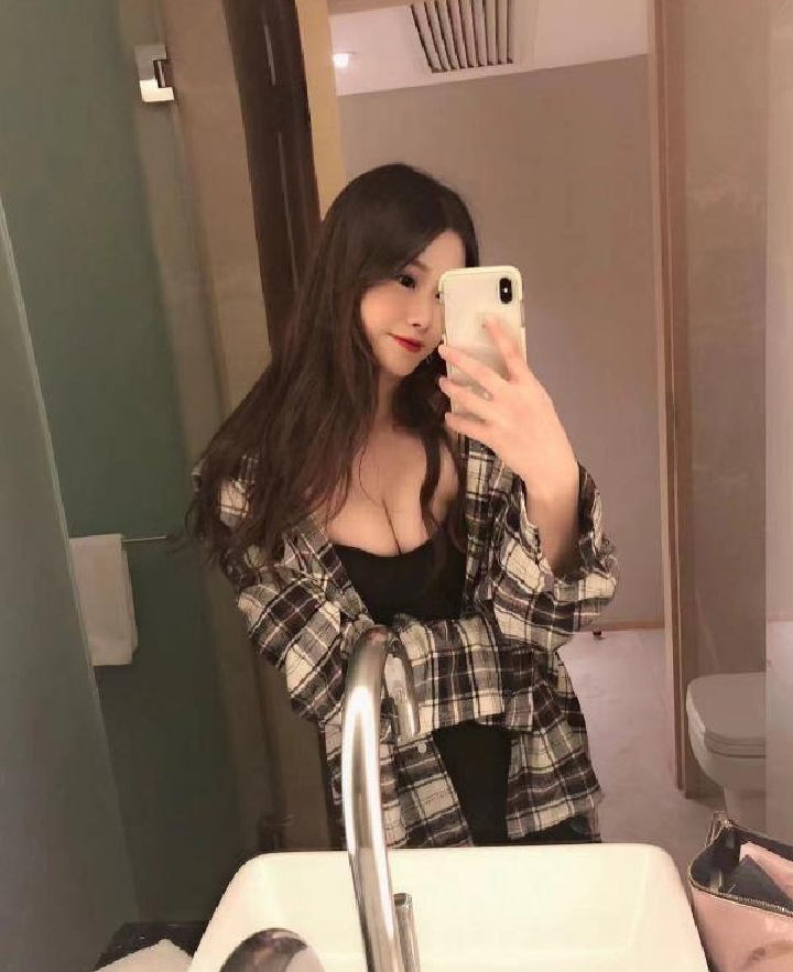 龙华气质迷人美妞