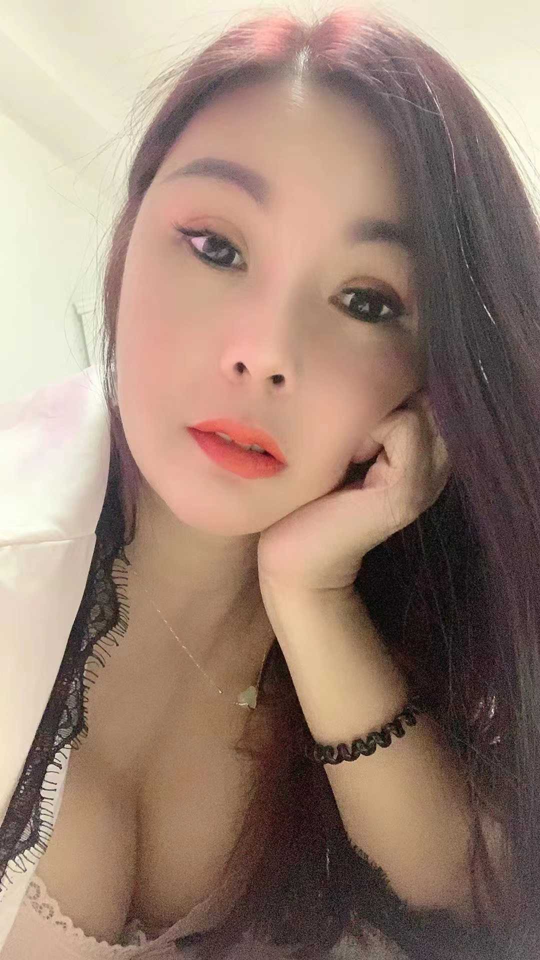 丝袜很多的少妇