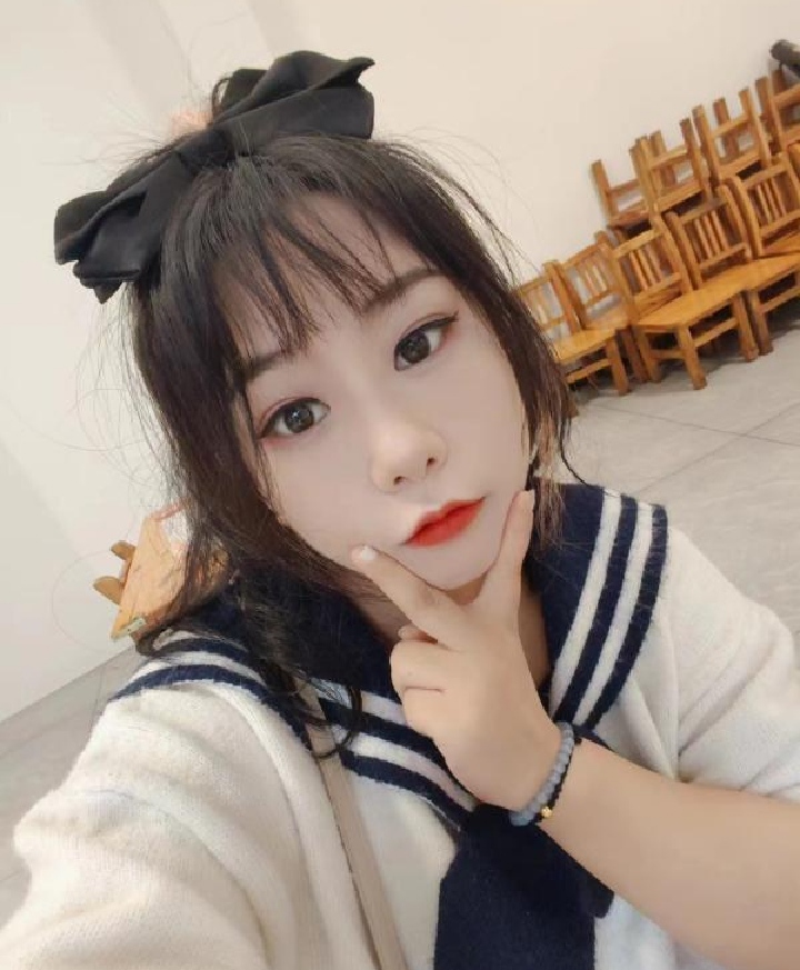 清纯可爱的小幼师