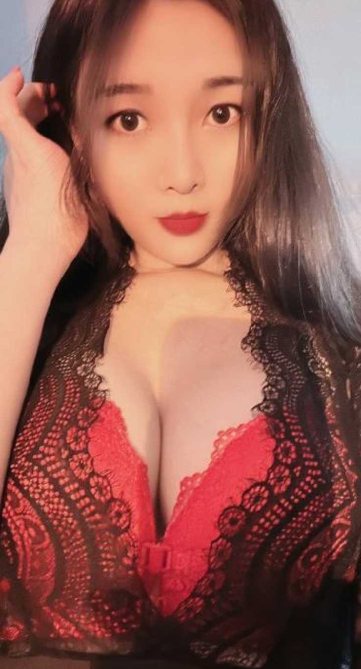 大胸翘臀魅惑的老师