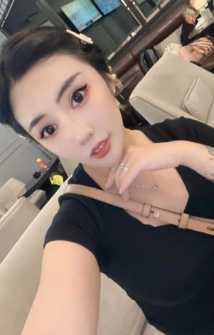 铁西网红脸小姐姐