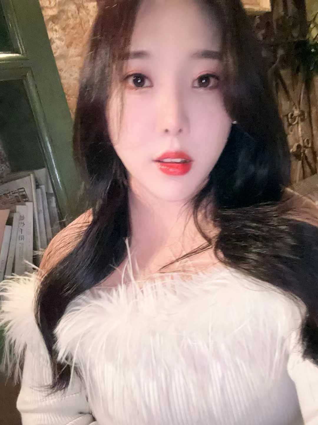 还不错的年轻妹子