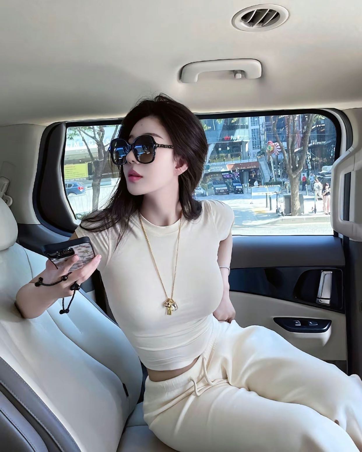 个人兼职，有自己的工作