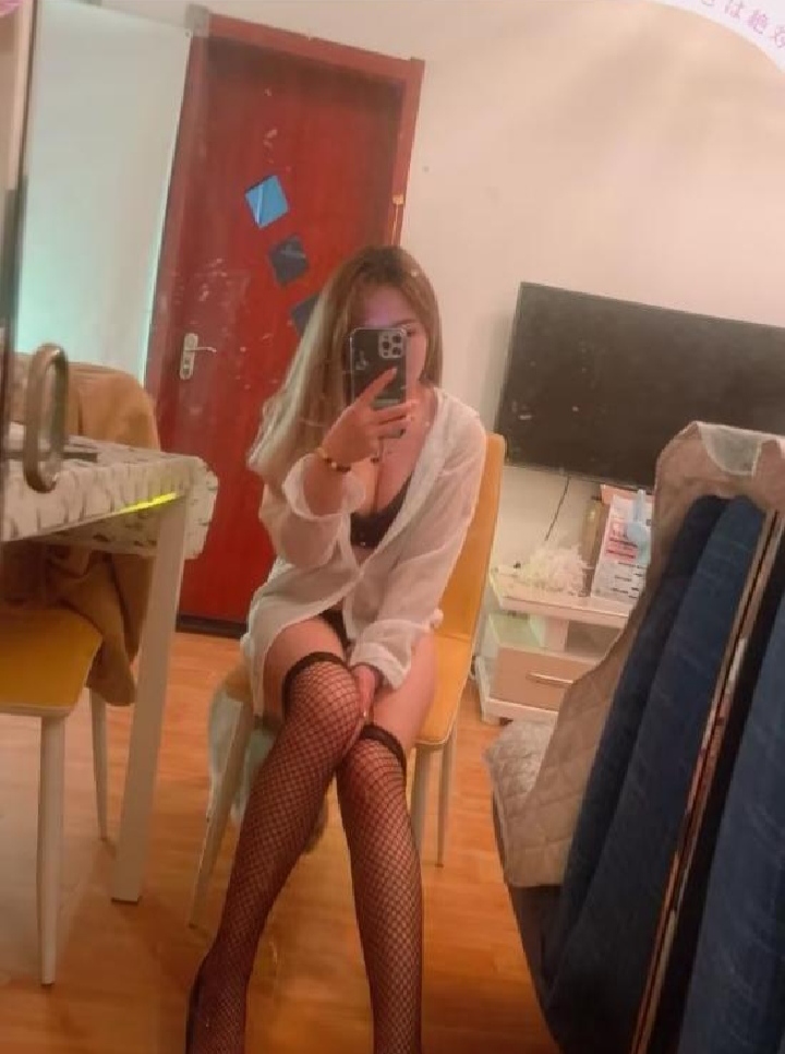 王家湾性感大胸少妇