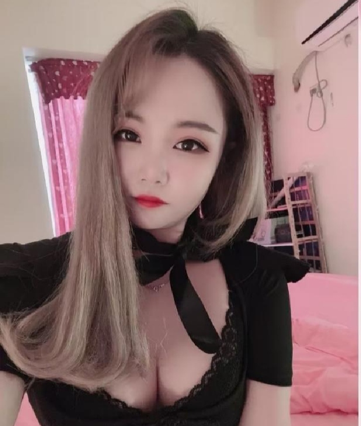 王家湾性感大胸少妇