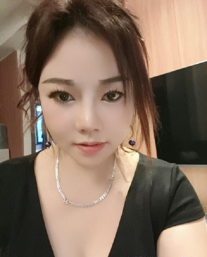 江南西丰满璐璐