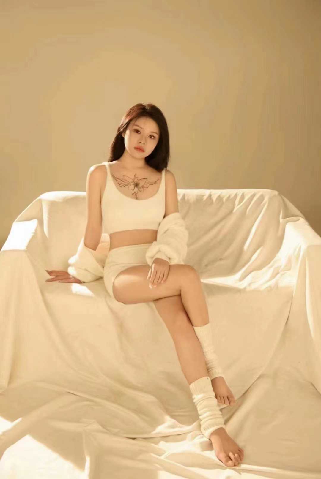 颜值身材还不错的妹子