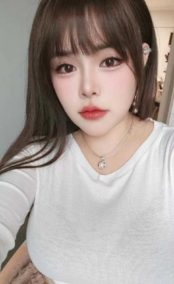 成都童颜巨乳粉嫩小姐姐