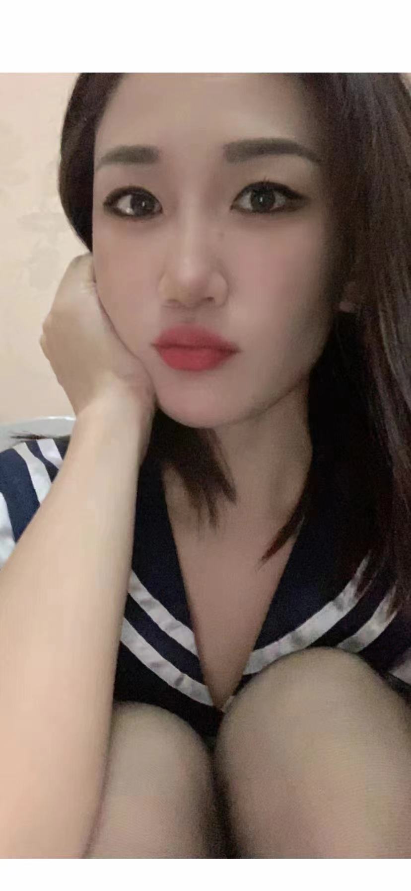 肤白貌美制服控妹妹