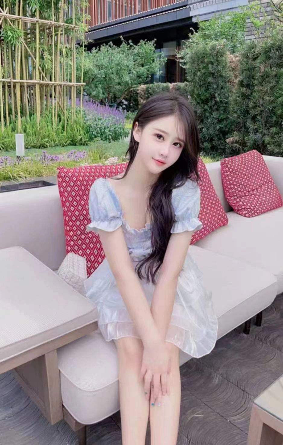 甜美风格的小美女