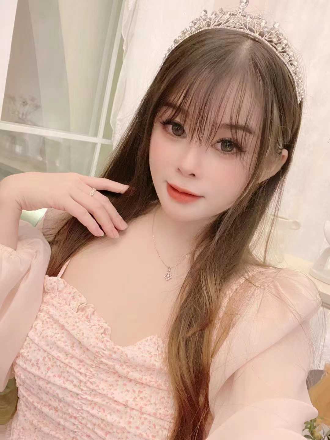 胸很大很美的妹子