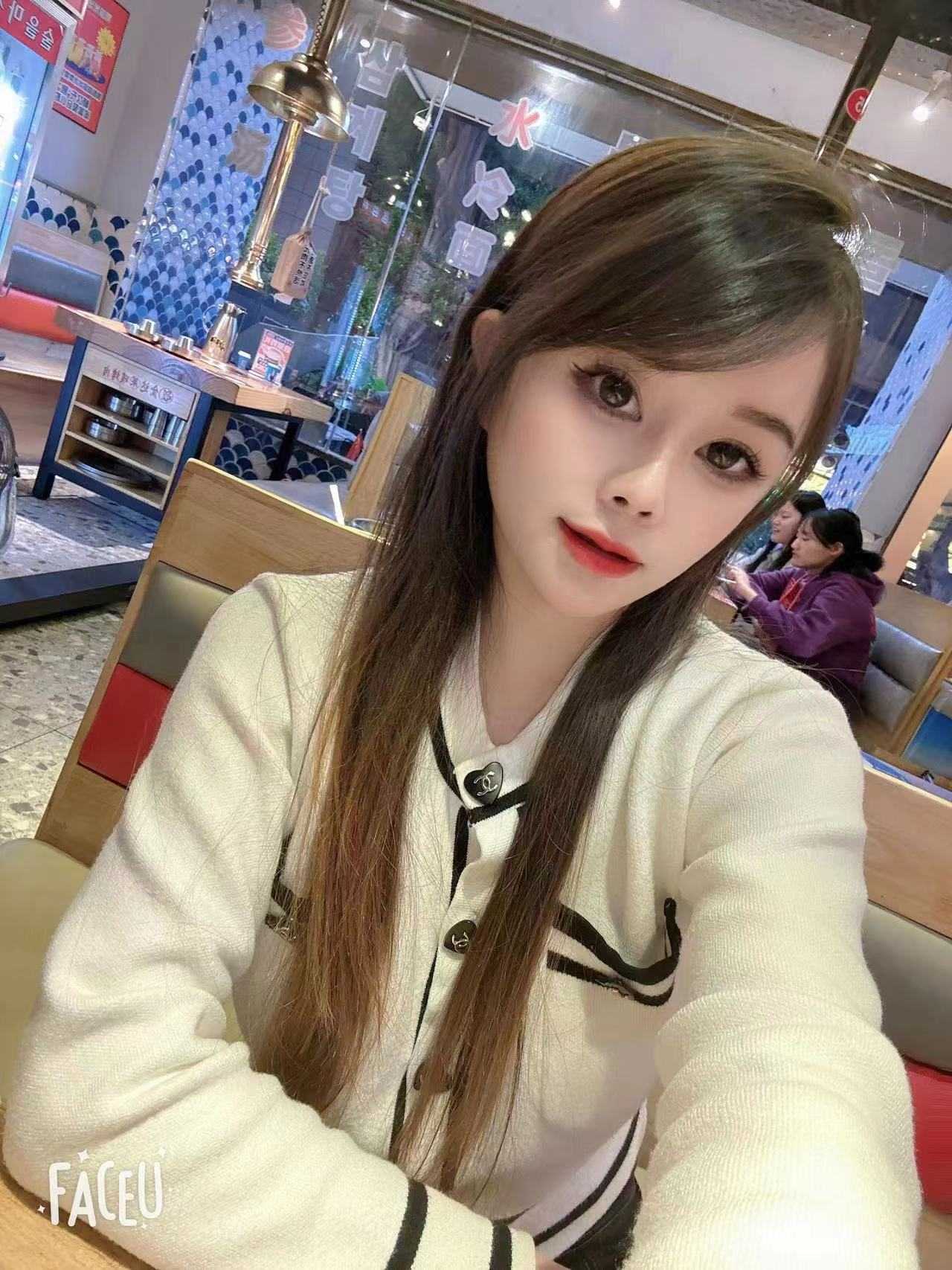 胸很大很美的妹子