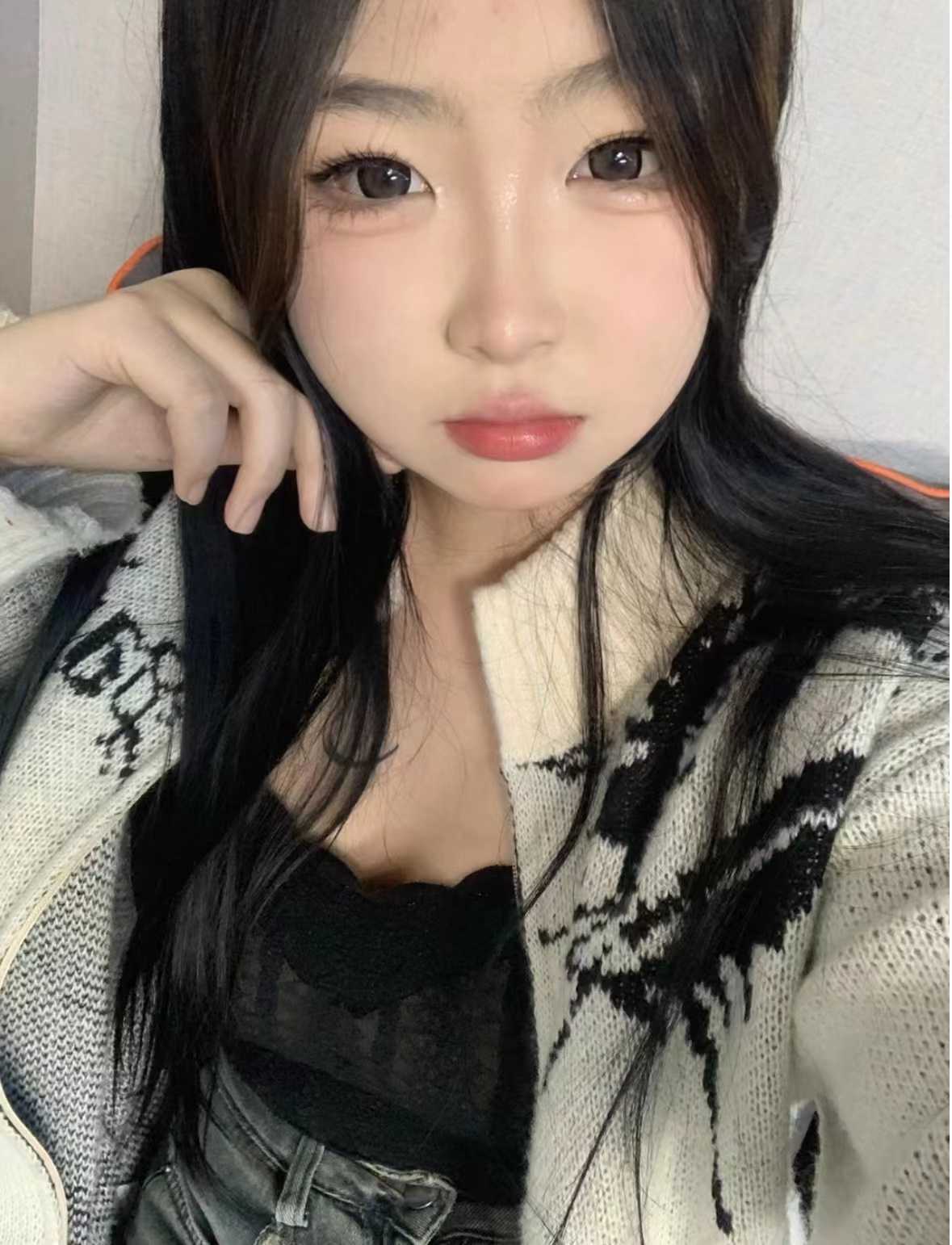 超级年轻人很热情的妹子