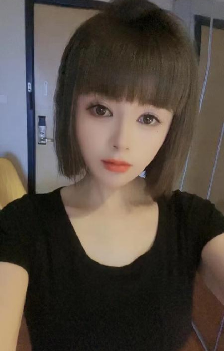 天街风情小少妇